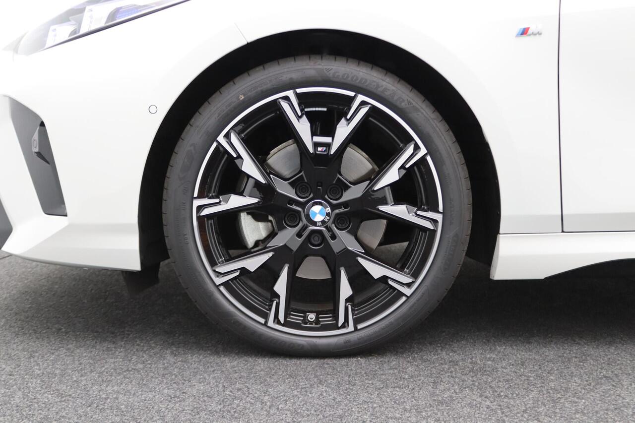 BMW 1-SERIE 120 M Sportpakket | Trekhaak | Adaptief M-onderstel | Elek. Sportstoelen | Parkeerhulpsysteem Plus |19"