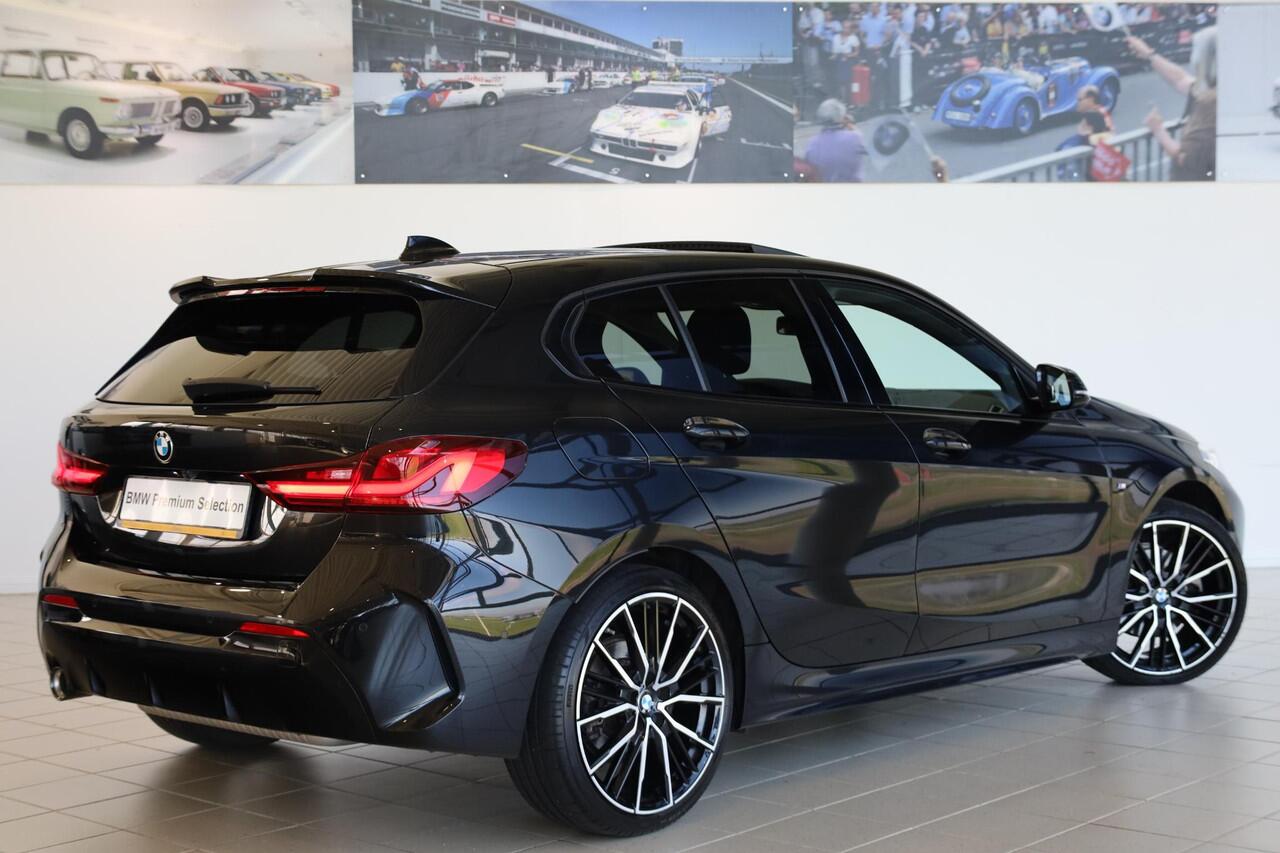 BMW 1-SERIE 118i | M Sportpakket | Panoramadak | HI-FI | Stoel & stuurwielverwarming | Shadow Line | Achteruitrijcamera