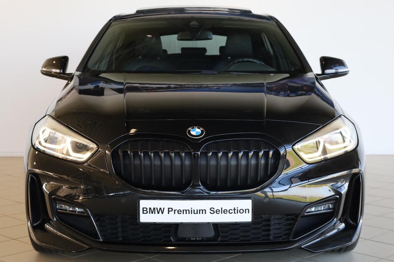 BMW 1-SERIE 118i | M Sportpakket | Panoramadak | HI-FI | Stoel & stuurwielverwarming | Shadow Line | Achteruitrijcamera