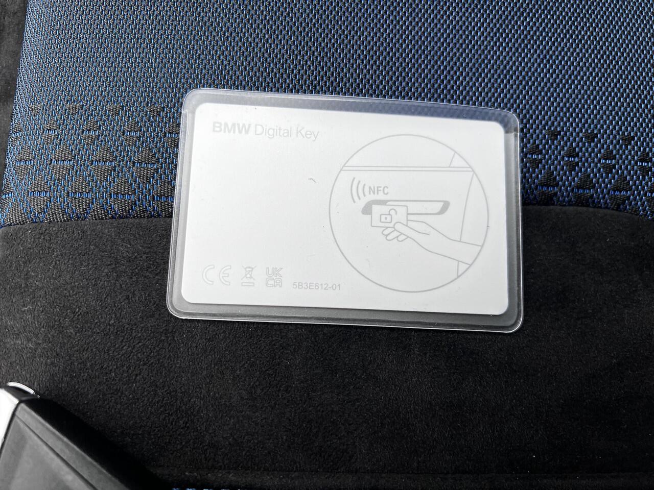 BMW 1-SERIE 118i / Dealer onderhouden / M-Sport PRO / Panorama schuifdak / Head Up Display / Adaptieve Cruise Control / Harman Kardon Audio / Alcantara Sportstoelen / 19" / Camera /