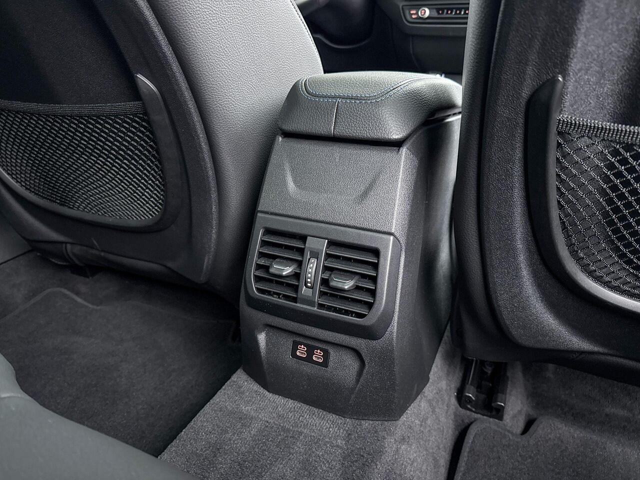 BMW 1-SERIE 118i M-Sport / Glazen Schuifdak / M-Achterspoiler / Achteruitrij Camera / Klasse 3 Alarm / 18 inch