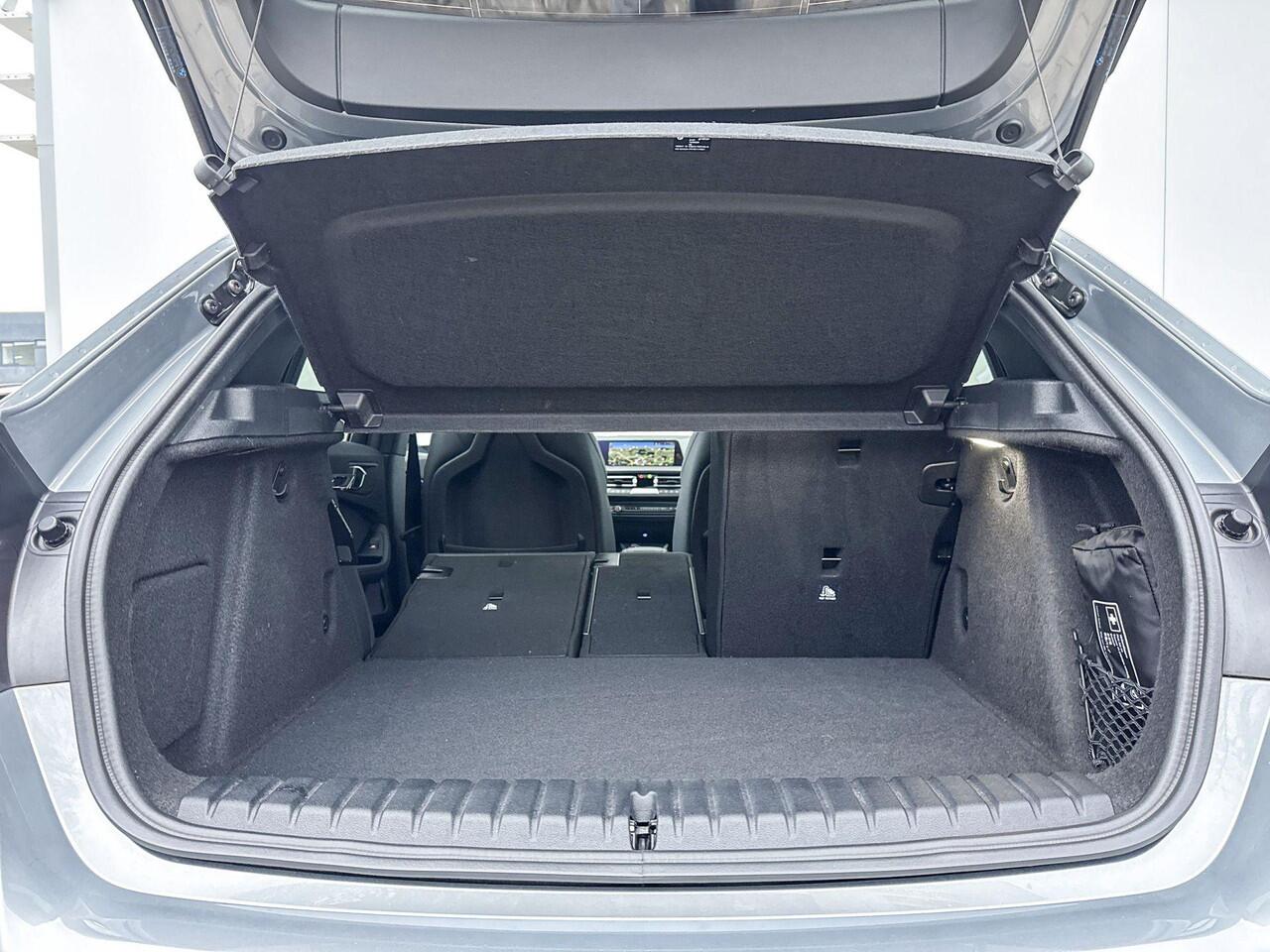 BMW 1-SERIE 118i M-Sport / Glazen Schuifdak / M-Achterspoiler / Achteruitrij Camera / Klasse 3 Alarm / 18 inch