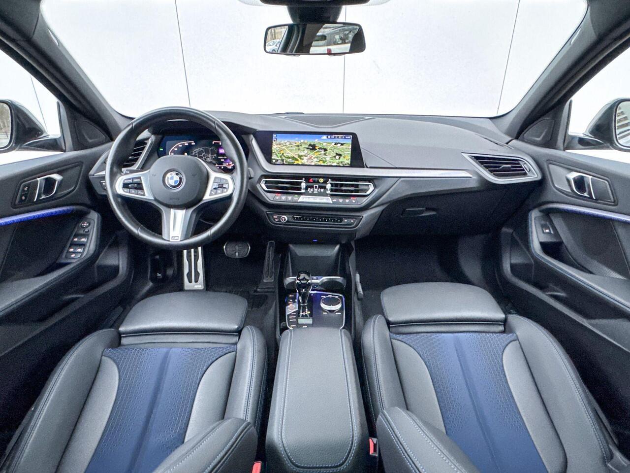 BMW 1-SERIE 118i M-Sport / Glazen Schuifdak / M-Achterspoiler / Achteruitrij Camera / Klasse 3 Alarm / 18 inch