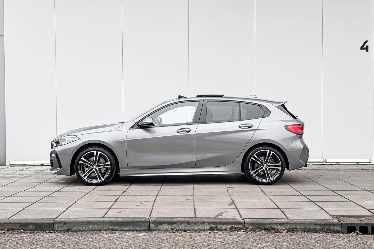 BMW 1-SERIE 118i M-Sport / Glazen Schuifdak / M-Achterspoiler / Achteruitrij Camera / Klasse 3 Alarm / 18 inch