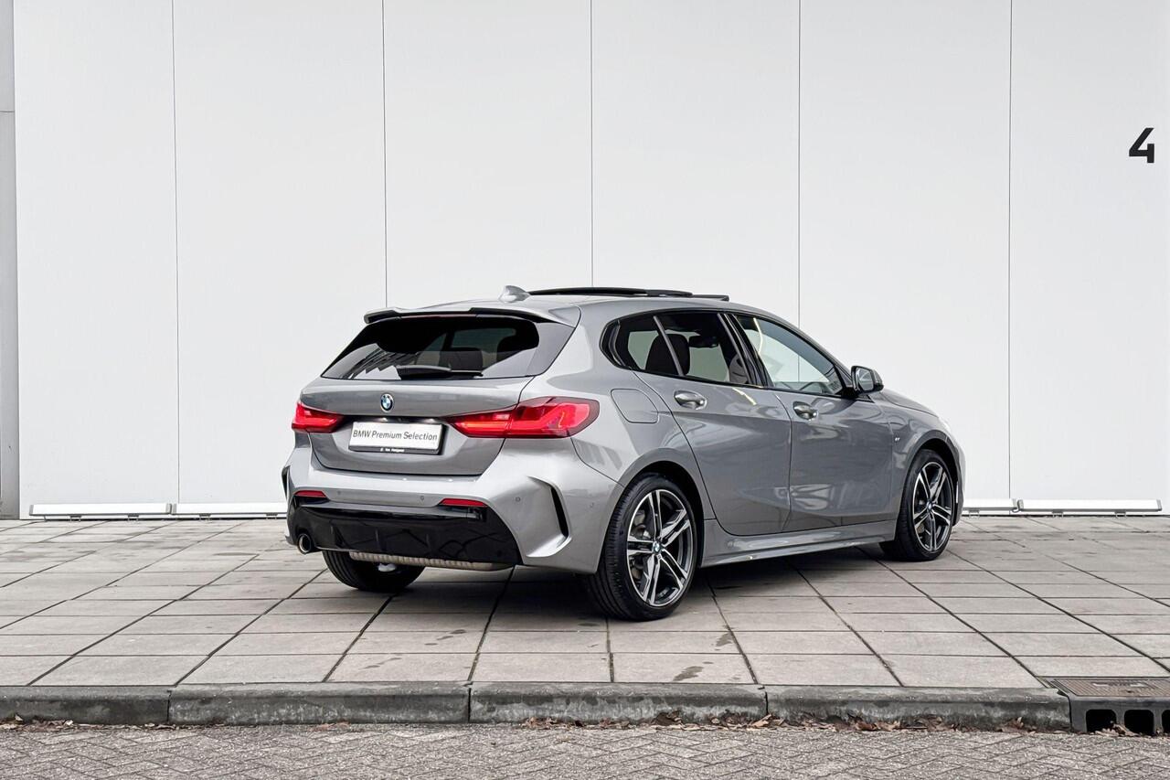 BMW 1-SERIE 118i M-Sport / Glazen Schuifdak / M-Achterspoiler / Achteruitrij Camera / Klasse 3 Alarm / 18 inch