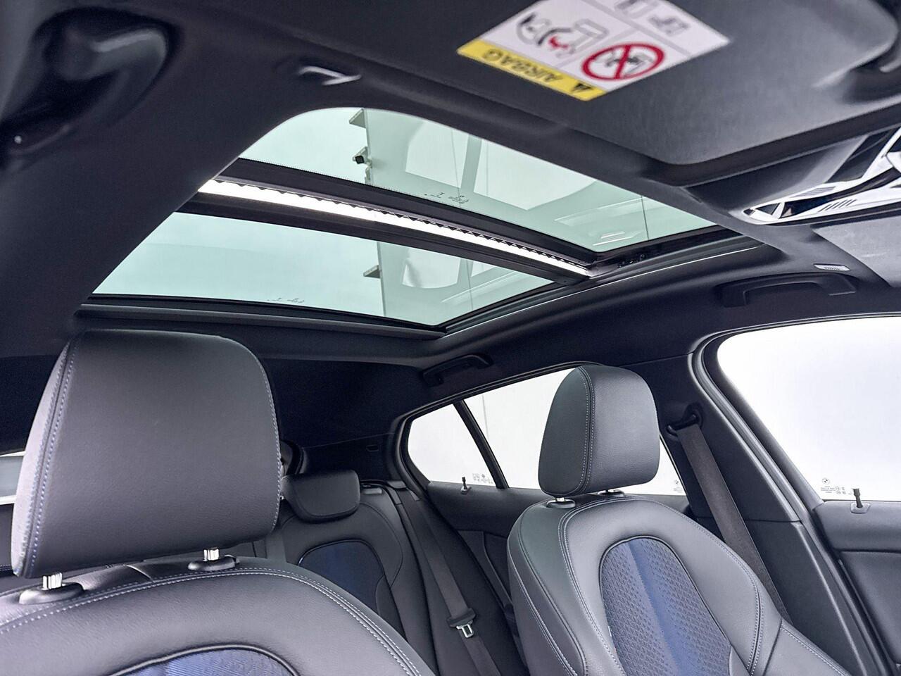 BMW 1-SERIE 118i M-Sport / Glazen Schuifdak / M-Achterspoiler / Achteruitrij Camera / Klasse 3 Alarm / 18 inch