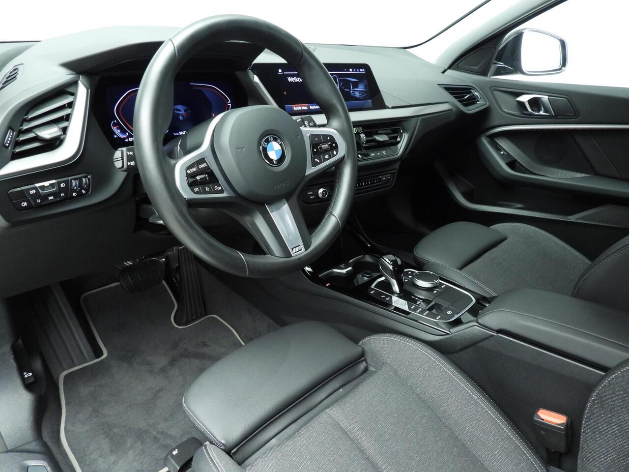 BMW 1-SERIE 5-Deurs 118i | LED | Navigatie | Sportstoelen | Clima | PDC | DAB | Hifi speakers | Alu 17 inch