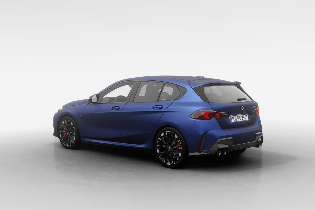BMW 1-SERIE M135 xDrive BMW 1 Serie M135i xDrive | M Sport Pro | Premium Pack | Harman-Kardon sound system | VPLD
