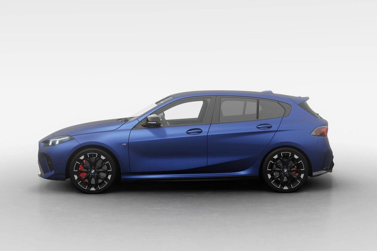 BMW 1-SERIE M135 xDrive BMW 1 Serie M135i xDrive | M Sport Pro | Premium Pack | Harman-Kardon sound system | VPLD