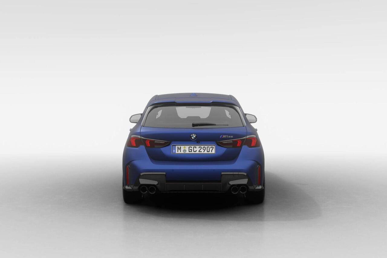 BMW 1-SERIE M135 xDrive BMW 1 Serie M135i xDrive | M Sport Pro | Premium Pack | Harman-Kardon sound system | VPLD