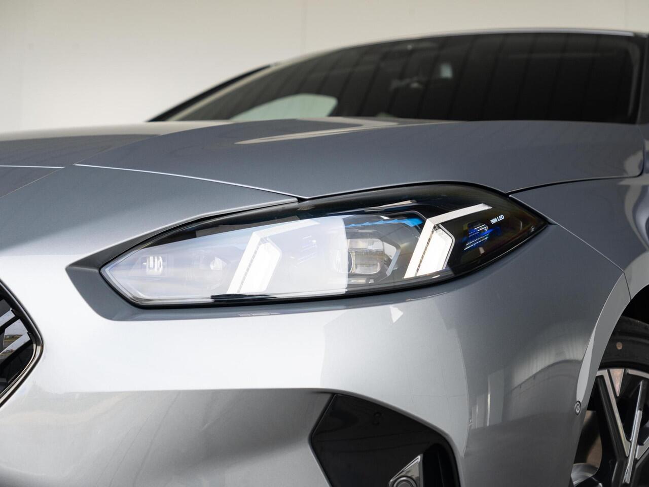 BMW 1-SERIE 120 | M Sportpakket Pro | Comfort Access | Panoramadak | Harman-Kardon | Verwarmd Stuurwiel | 18'' | Ekris Selection