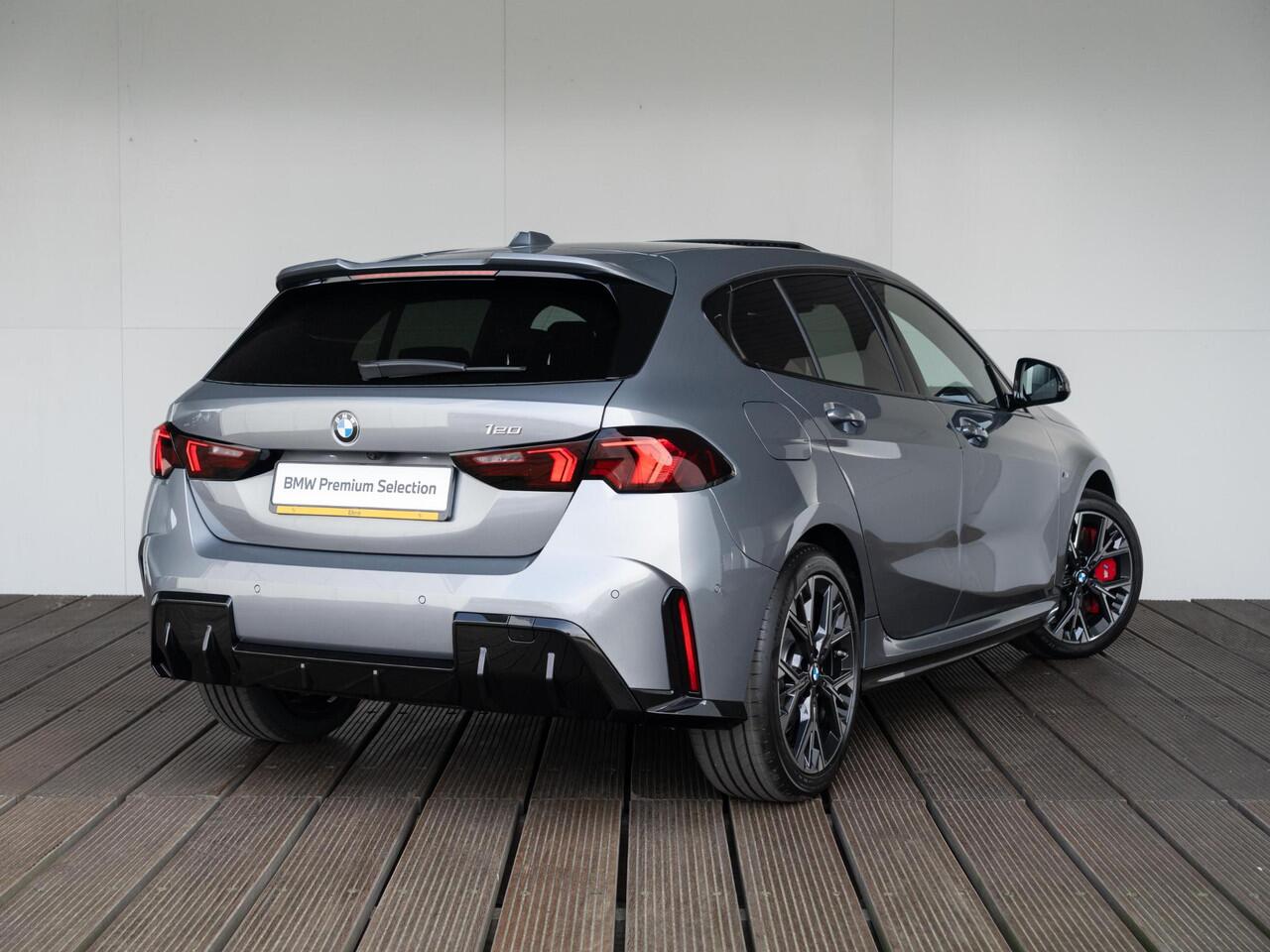 BMW 1-SERIE 120 | M Sportpakket Pro | Comfort Access | Panoramadak | Harman-Kardon | Verwarmd Stuurwiel | 18'' | Ekris Selection