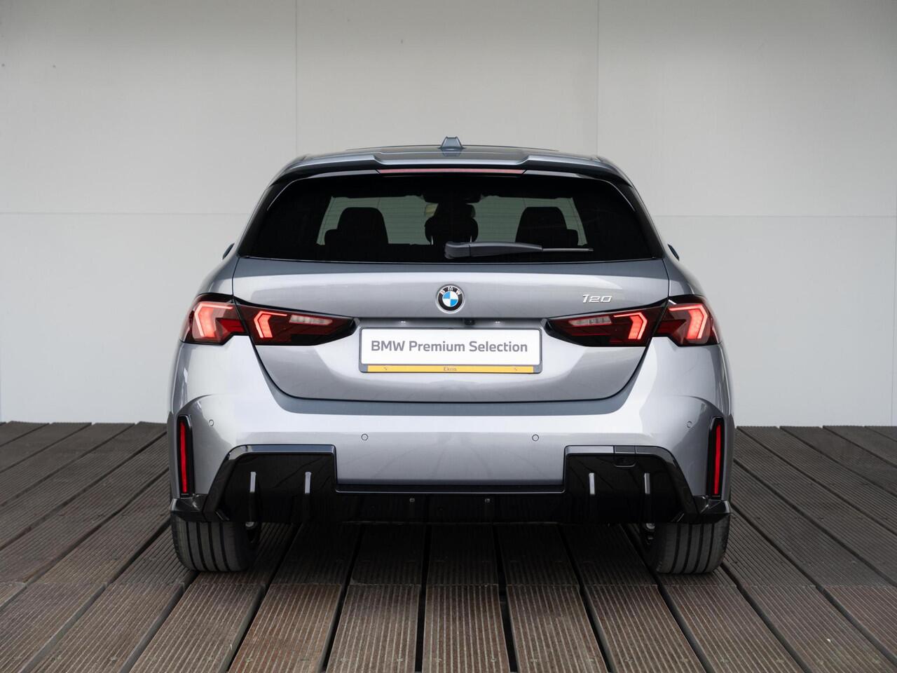 BMW 1-SERIE 120 | M Sportpakket Pro | Comfort Access | Panoramadak | Harman-Kardon | Verwarmd Stuurwiel | 18'' | Ekris Selection