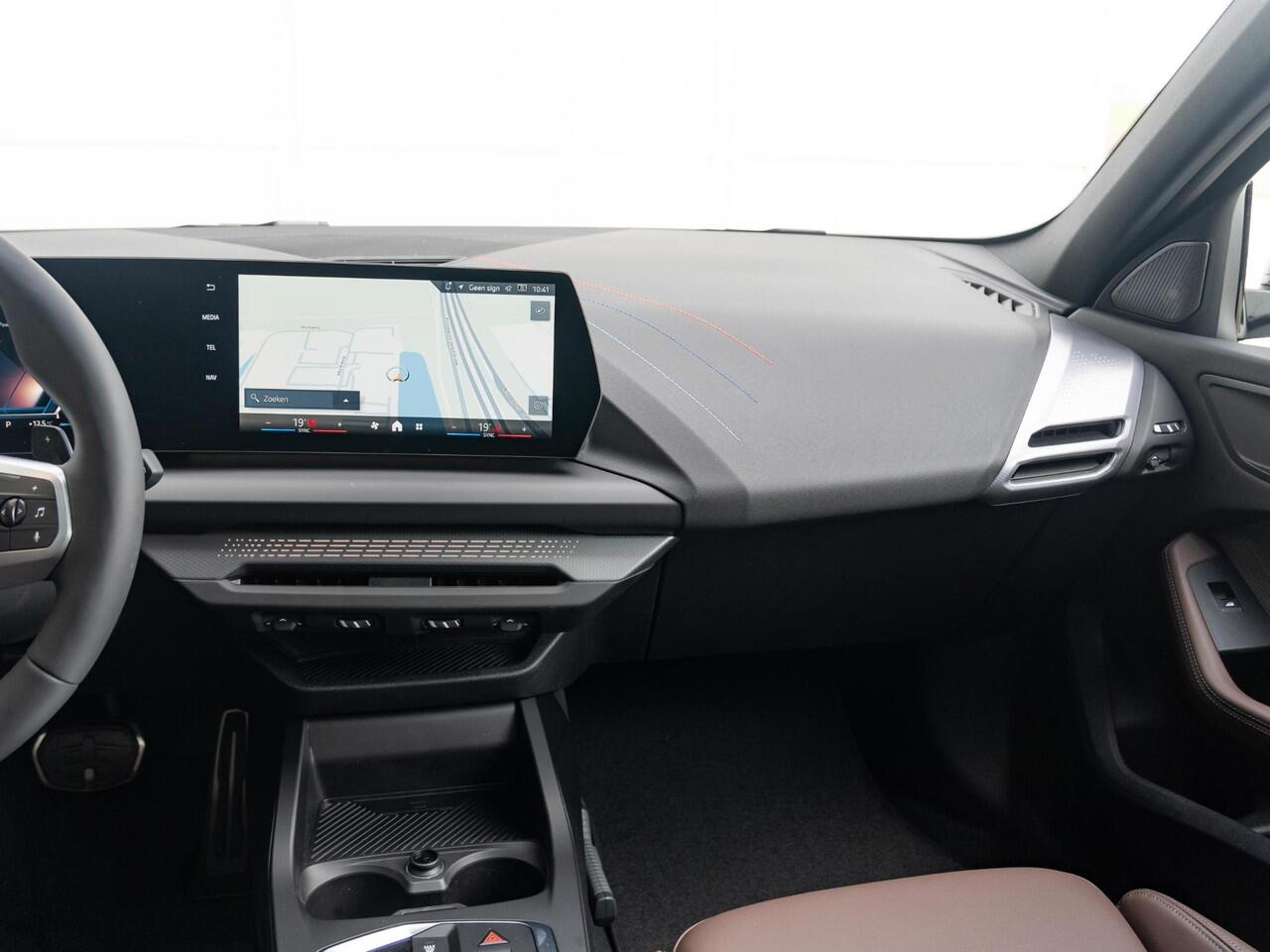 BMW 1-SERIE 120 | M Sportpakket Pro | Comfort Access | Panoramadak | Harman-Kardon | Verwarmd Stuurwiel | 18'' | Ekris Selection