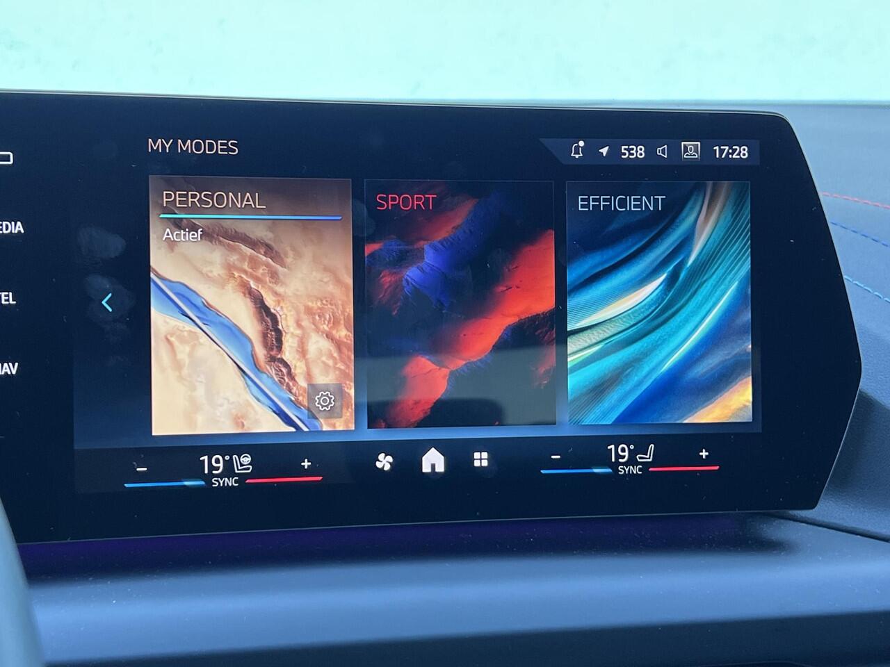 BMW 1-SERIE 120 5-deurs | M Sportpakket Pro | Premium Pack | Ekris Selection