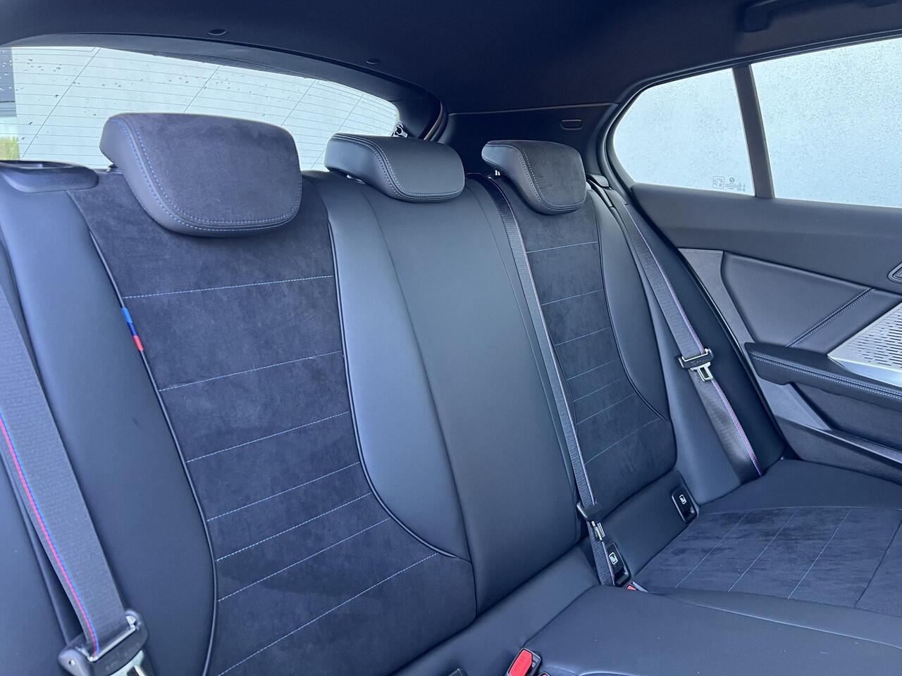 BMW 1-SERIE 120 5-deurs | M Sportpakket Pro | Premium Pack | Ekris Selection