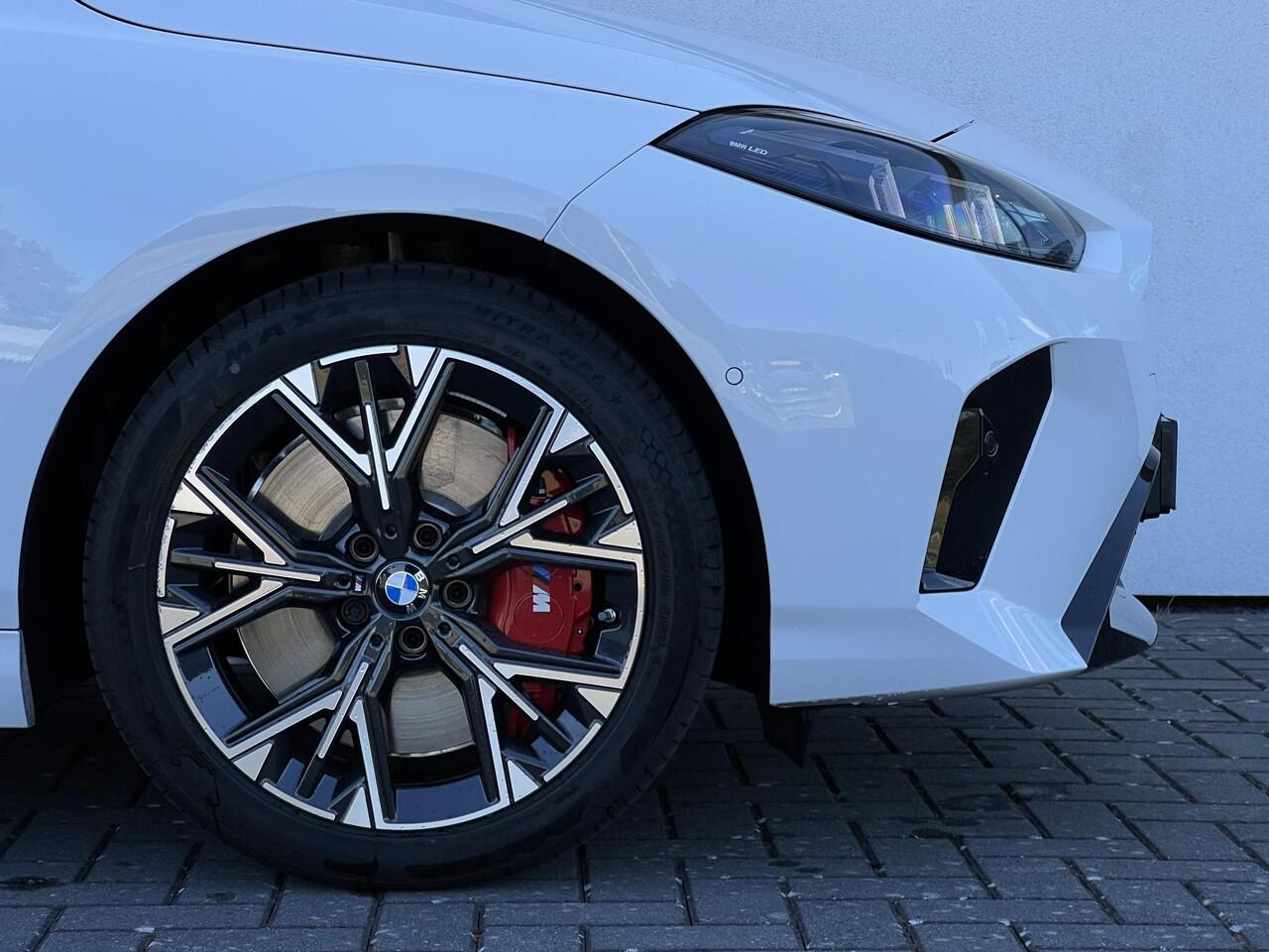 BMW 1-SERIE 120 5-deurs | M Sportpakket Pro | Premium Pack | Ekris Selection