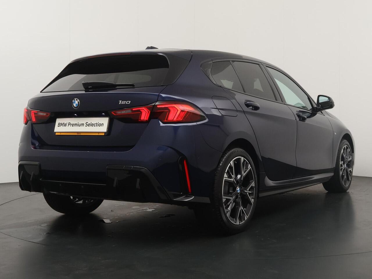 BMW 1-SERIE 5-deurs 120 | M-Sport Design | Achteruitrijcamera | NAVI | Harman-Kardon | Ekris Selection