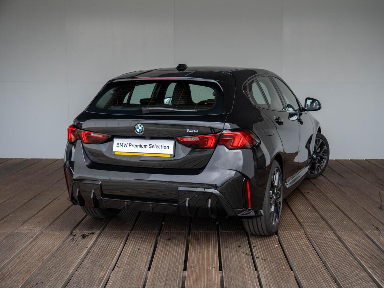 BMW 1-SERIE 120 | M Sportpakket | Premium Pack | Comfort Access | Verwarmd Stuurwiel | Stoelverwarming | 18'' | Ekris Selection