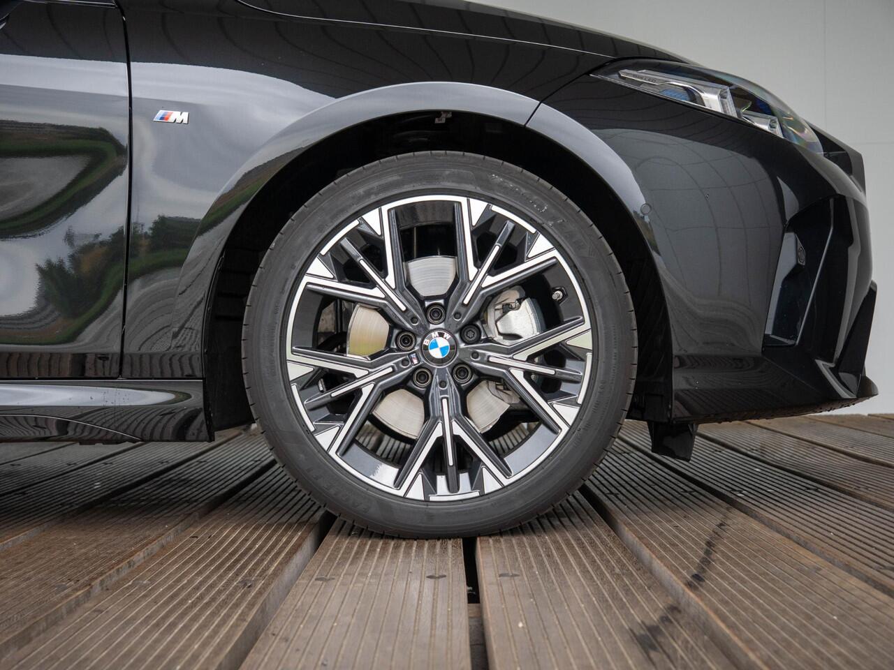 BMW 1-SERIE 120 | M Sportpakket | Premium Pack | Comfort Access | Verwarmd Stuurwiel | Stoelverwarming | 18'' | Ekris Selection