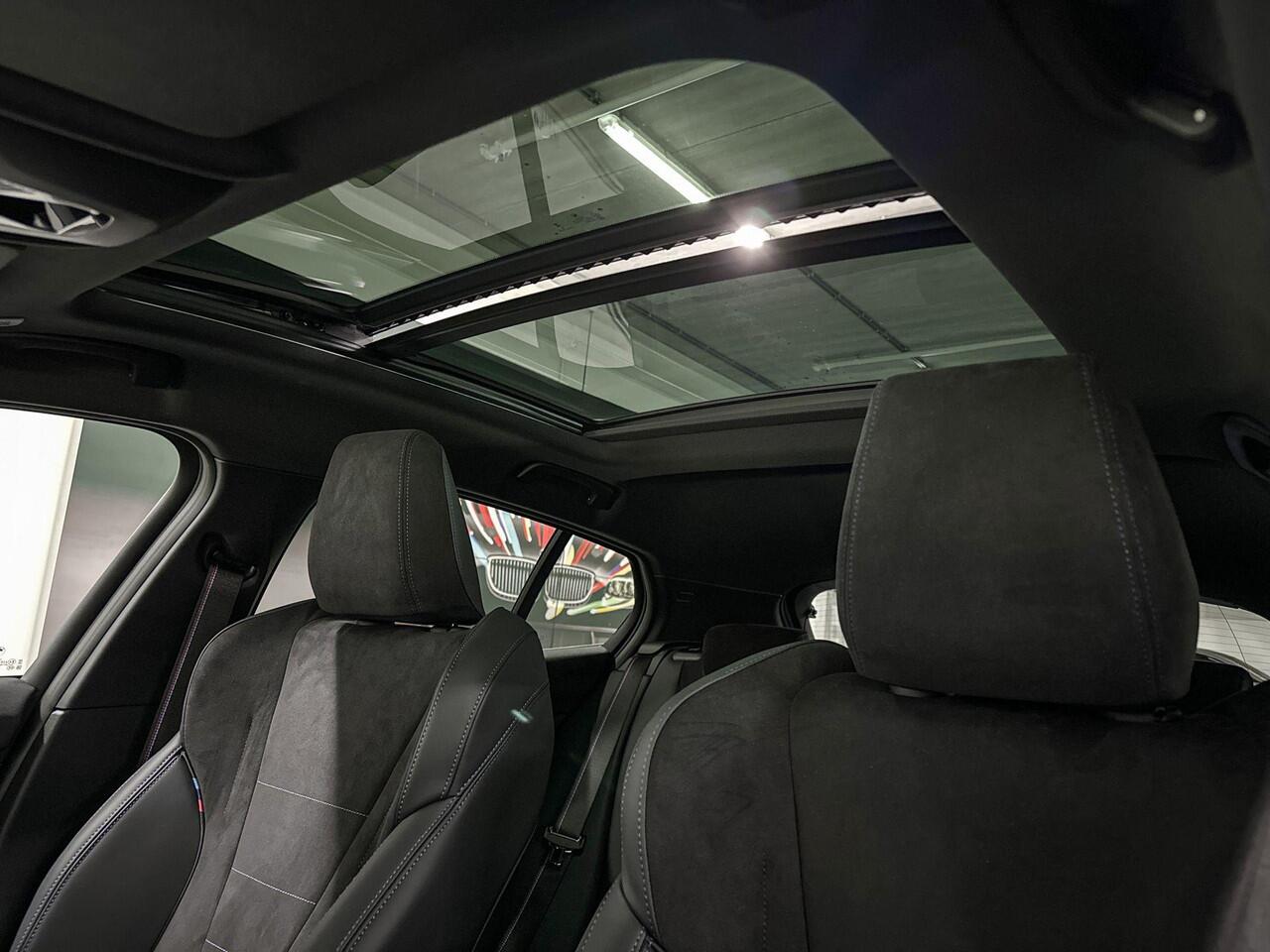 BMW 1-SERIE 120 | M-Sport Pro | Premium Pack | Driving Assistant | Harman/Kardon | Panoramadak | Comfort Access