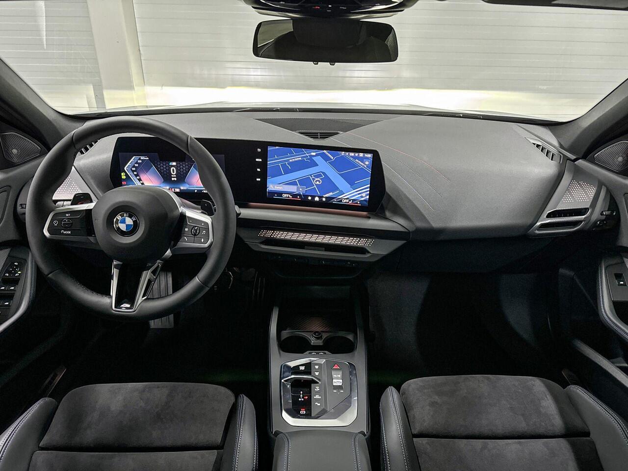 BMW 1-SERIE 120 | M-Sport Pro | Premium Pack | Driving Assistant | Harman/Kardon | Panoramadak | Comfort Access