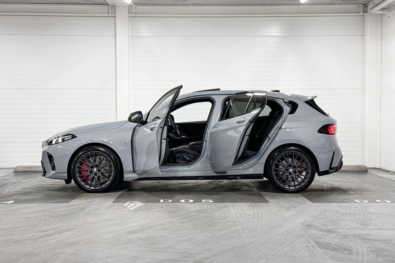 BMW 1-SERIE 120 | M-Sport Pro | Premium Pack | Driving Assistant | Harman/Kardon | Panoramadak | Comfort Access