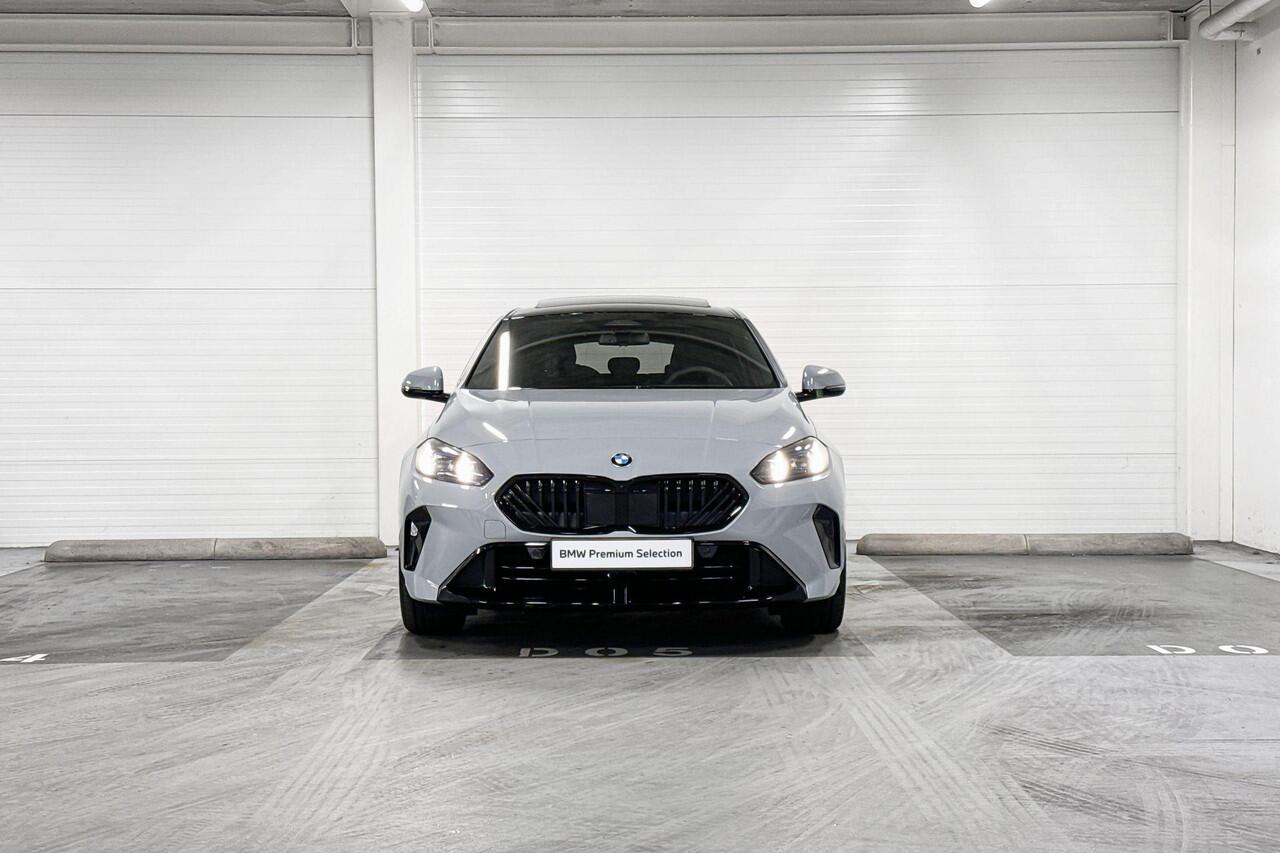 BMW 1-SERIE 120 | M-Sport Pro | Premium Pack | Driving Assistant | Harman/Kardon | Panoramadak | Comfort Access