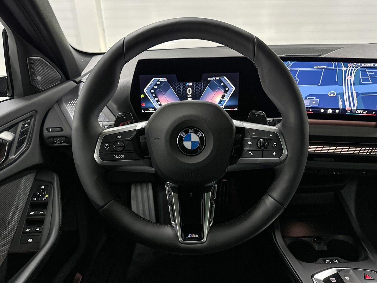 BMW 1-SERIE 120 | M-Sport | Premium Pack | Driving Assistant | Harman/Kardon | Panoramadak | Comfort Access | Selections