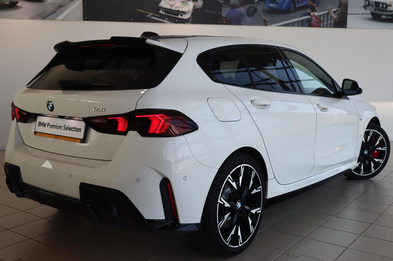 BMW 1-SERIE 120 M Sportpakket Pro | Innovation Pack | BMW Iconic Glow nierengrille | Ekris Selection
