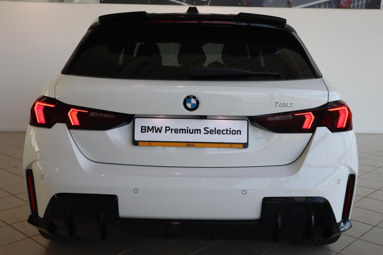 BMW 1-SERIE 120 M Sportpakket Pro | Innovation Pack | BMW Iconic Glow nierengrille | Ekris Selection