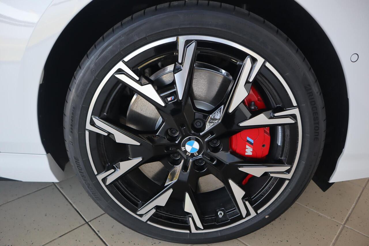 BMW 1-SERIE 120 M Sportpakket Pro | Innovation Pack | BMW Iconic Glow nierengrille | Ekris Selection