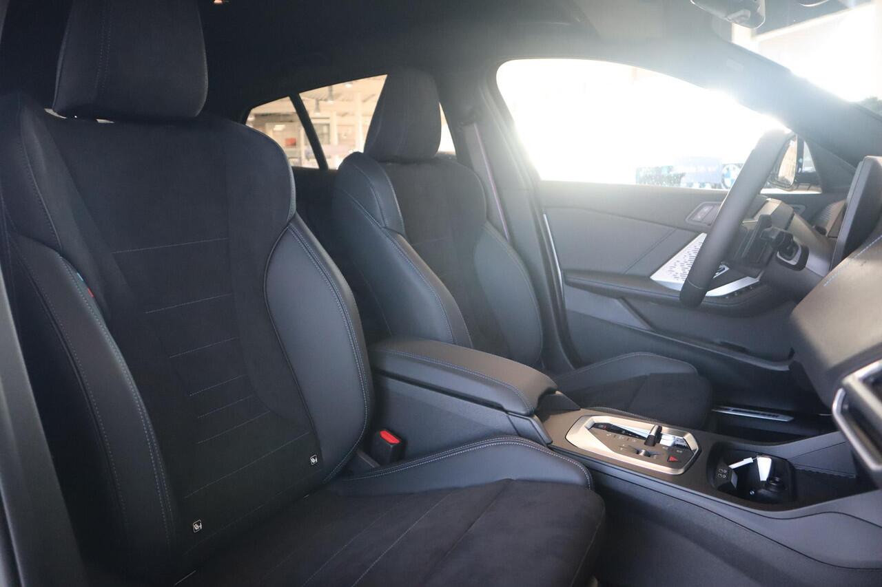 BMW 1-SERIE 120 M Sportpakket Pro | Innovation Pack | BMW Iconic Glow nierengrille | Ekris Selection