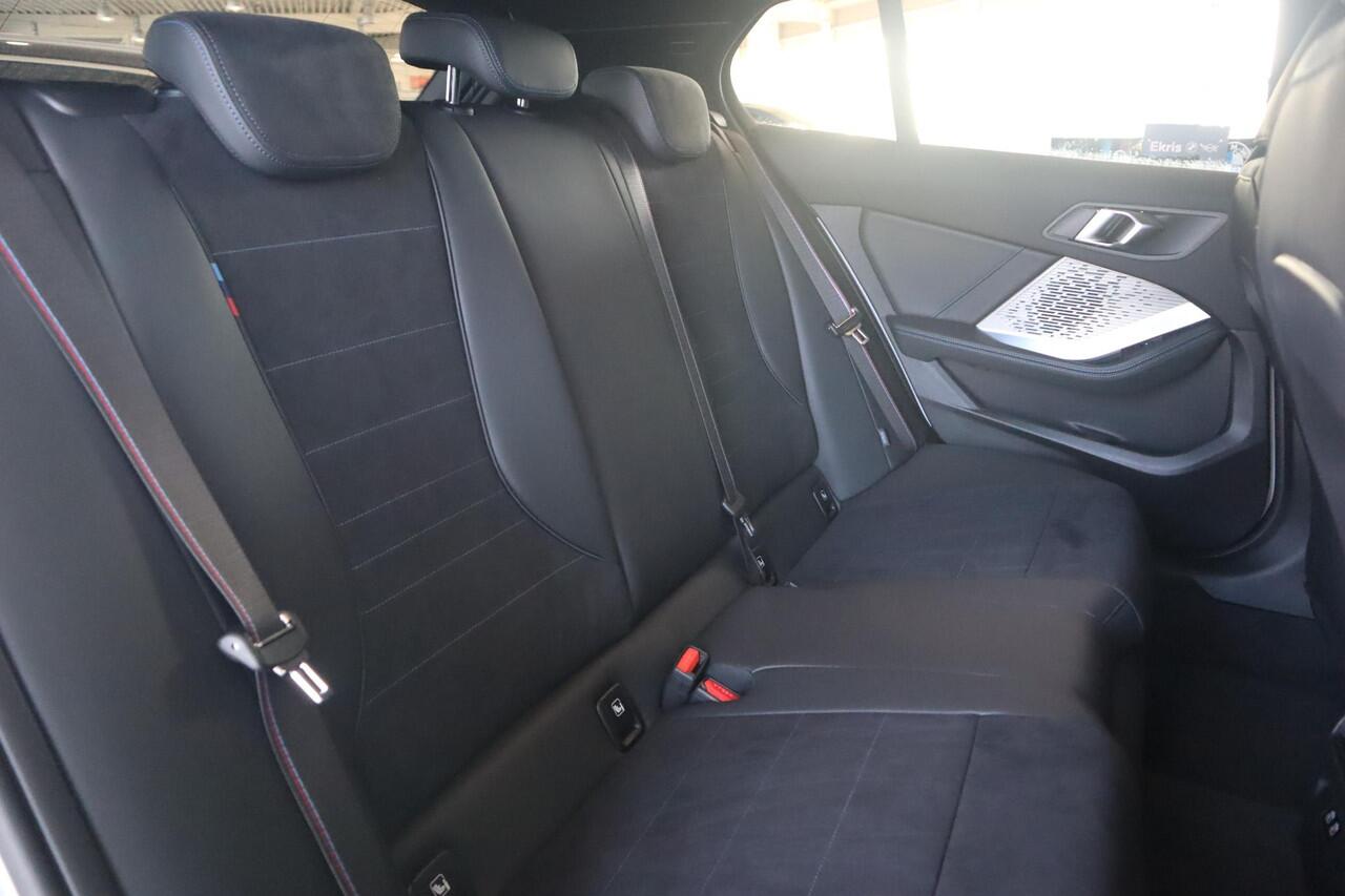 BMW 1-SERIE 120 M Sportpakket Pro | Innovation Pack | BMW Iconic Glow nierengrille | Ekris Selection