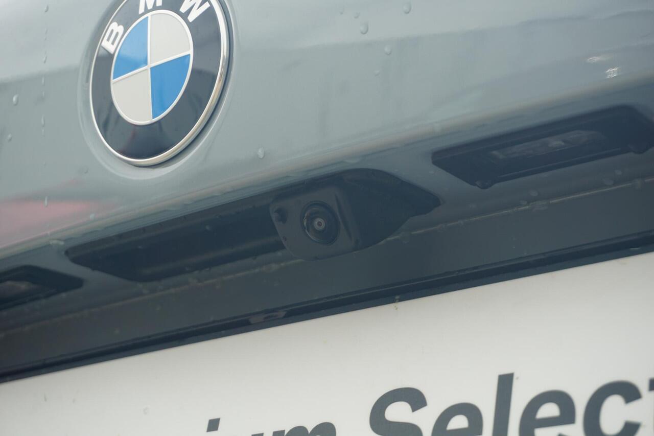 BMW 1-SERIE 120 M Sportpakket 18'' / Adaptief onderstel / Parking Assistant / Verwarmde voorstoelen