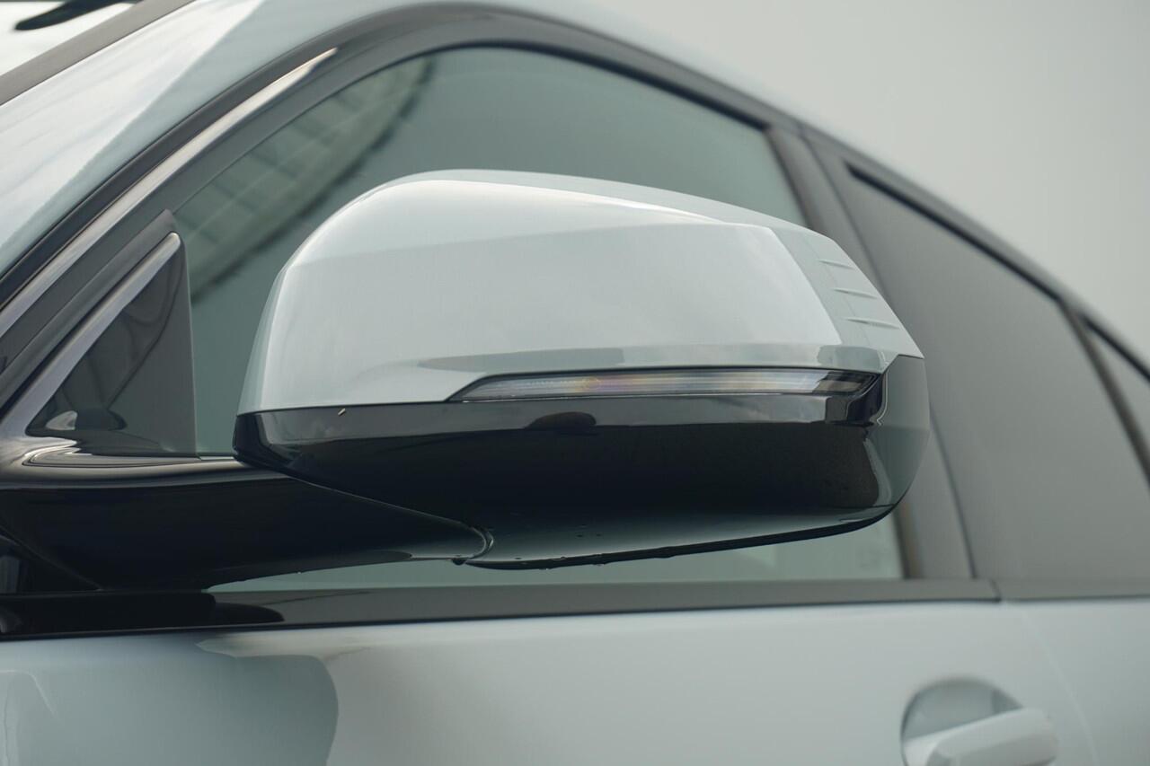 BMW 1-SERIE 120 M Sportpakket 18'' / Adaptief onderstel / Parking Assistant / Verwarmde voorstoelen