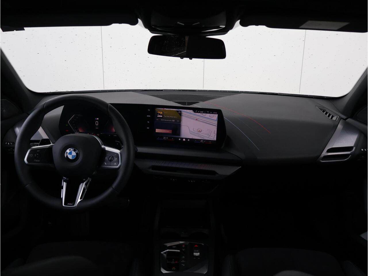 BMW 1-SERIE 120 M Sportpakket Pro / Premium Pack / Harman Kardon / Extra Getint Glas / 19'' M-Performance / M-Performance frontsplitter / | Ekris Selection