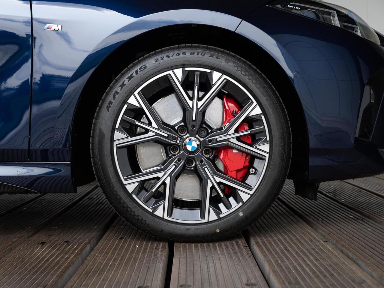 BMW 1-SERIE 120 | M Sportpakket Pro | Premium Pack | Verwarmd Stuurwiel | Comfort Access | Achteruitrijcamera | Stoelverwarming | Harman-Kardon | Ekris Selection