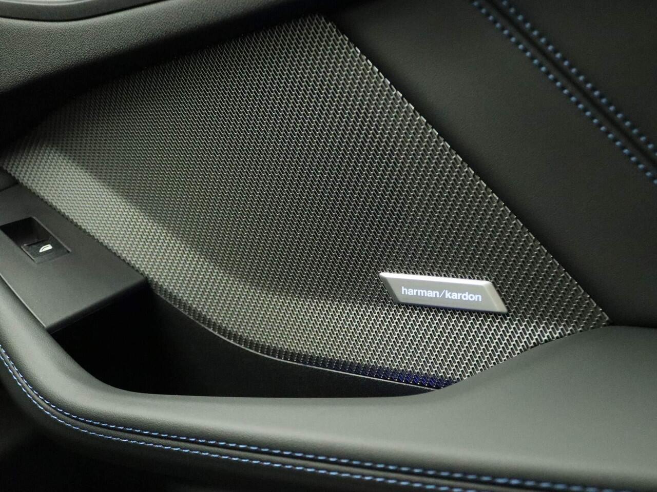 BMW 1-SERIE 5-deurs M135i xDrive | M Sportpakket Pro | Innovation Pack | Nieuw