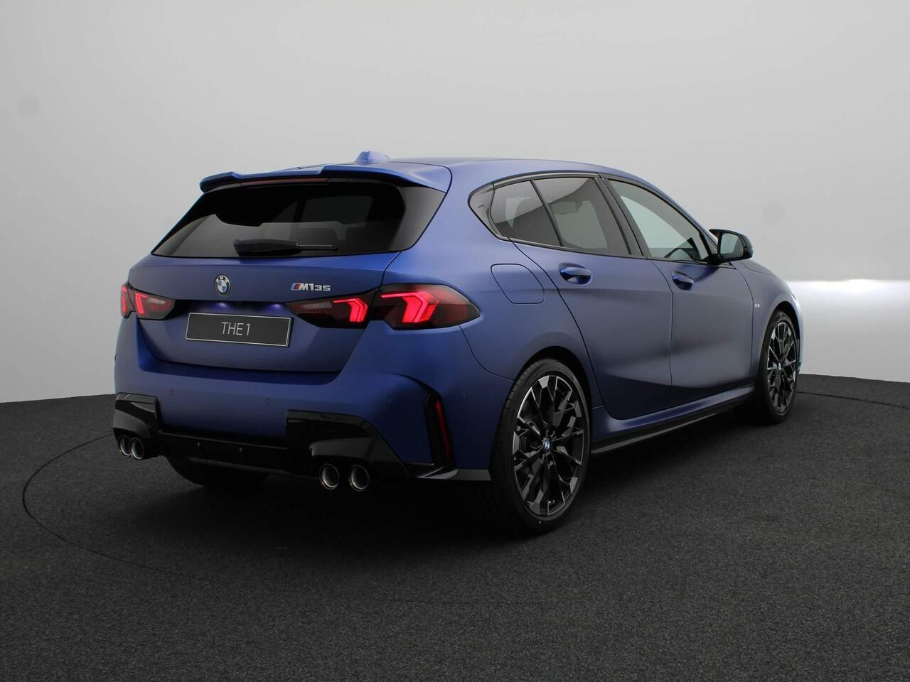 BMW 1-SERIE 5-deurs M135i xDrive | M Sportpakket Pro | Innovation Pack | Nieuw