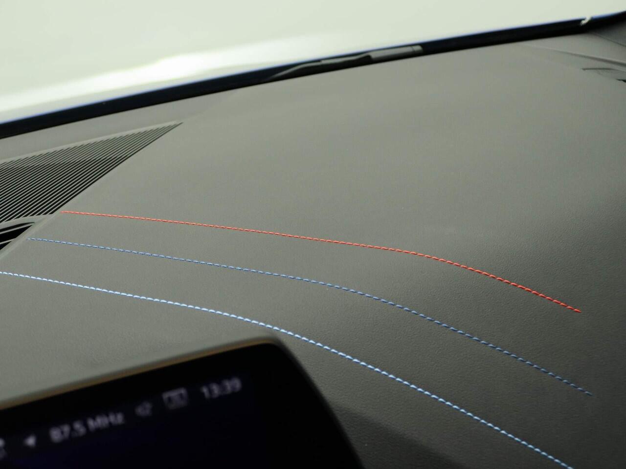 BMW 1-SERIE 5-deurs M135i xDrive | M Sportpakket Pro | Innovation Pack | Nieuw