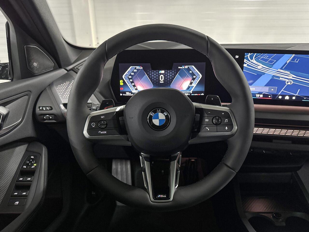 BMW 1-SERIE 120 | M-Sport Pro | Innovation Pack | Driving Assistant | Harman/Kardon | Head-up Display | Panoramadak | Comfort Access