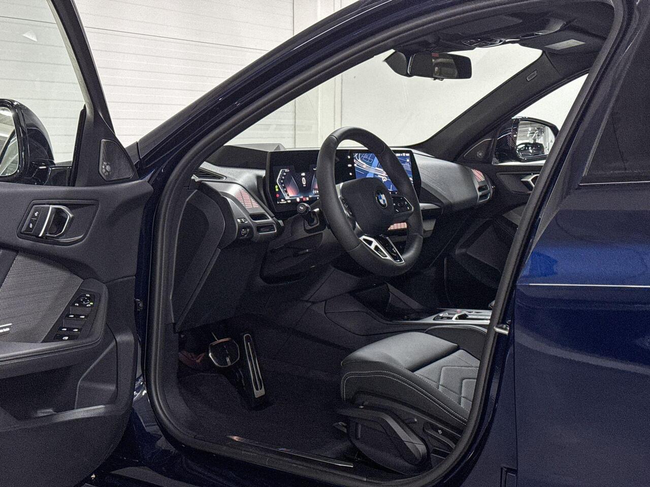 BMW 1-SERIE 120 | M-Sport Pro | Innovation Pack | Driving Assistant | Harman/Kardon | Head-up Display | Panoramadak | Comfort Access