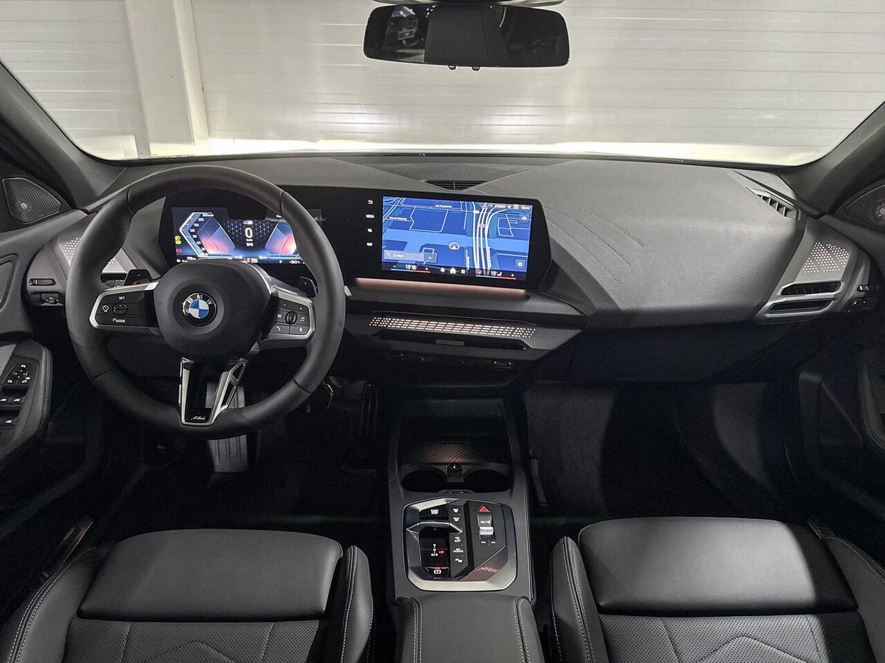 BMW 1-SERIE 120 | M-Sport Pro | Premium Pack | Driving Assistant | Harman/Kardon | Panoramadak | Comfort Access
