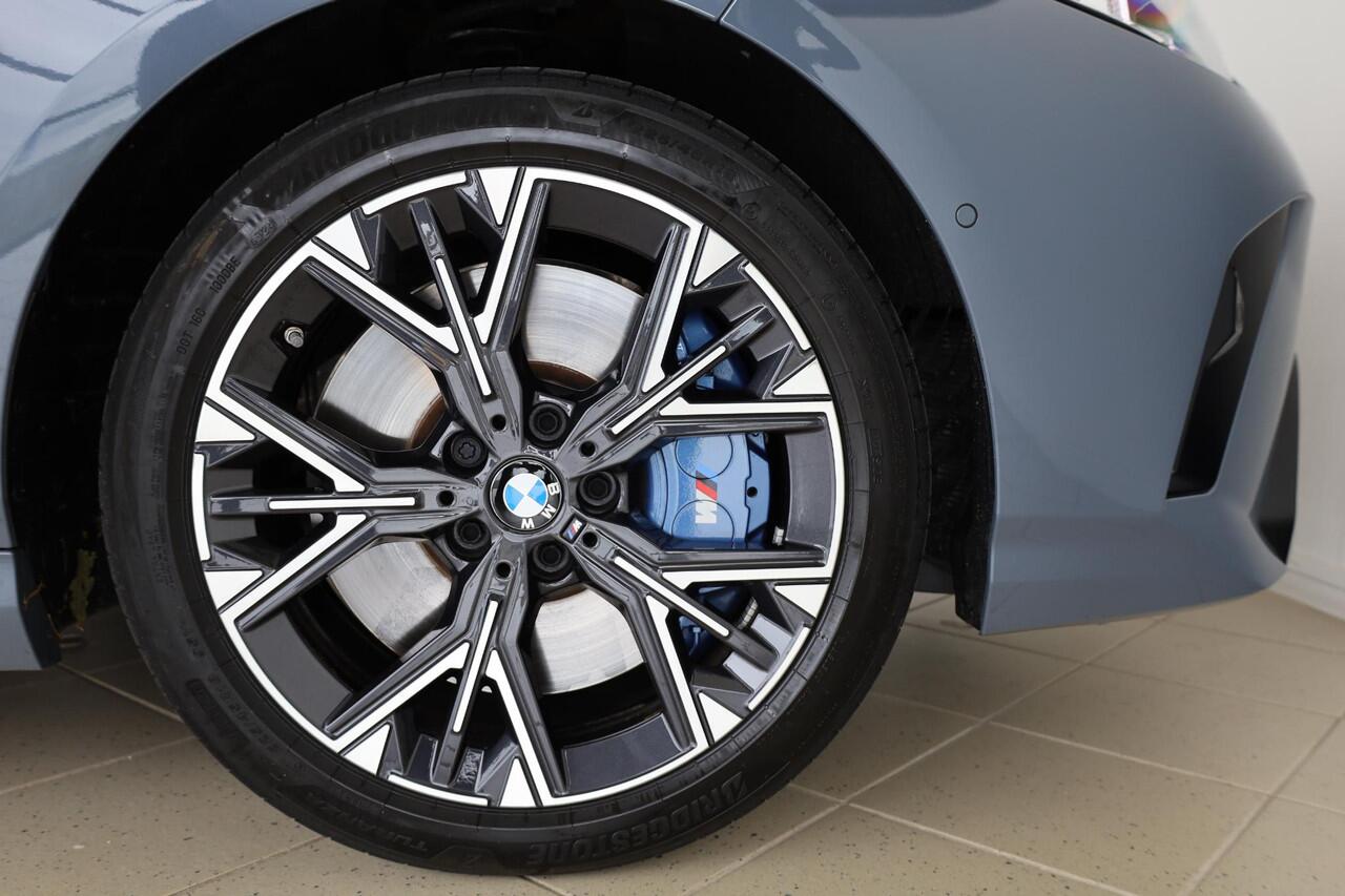 BMW 1-SERIE 5-deurs M135 xDrive | Innovation Pack | Stoelen-Pack