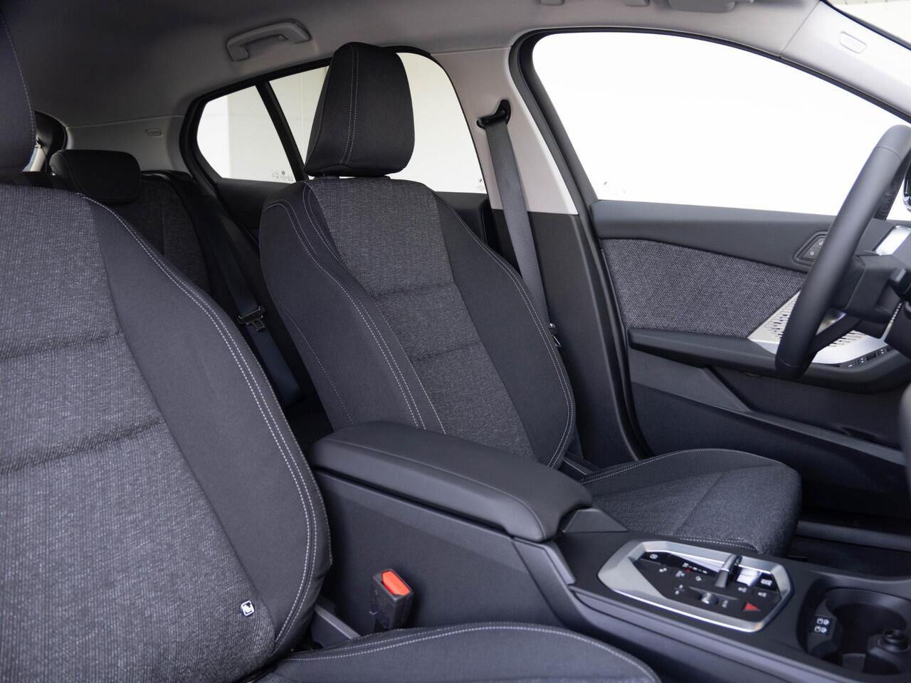 BMW 1-SERIE 5-deurs 120 M Sport Design 18'' / Voorstoelen verwarmd / Driving Assistant / Parking Assistant