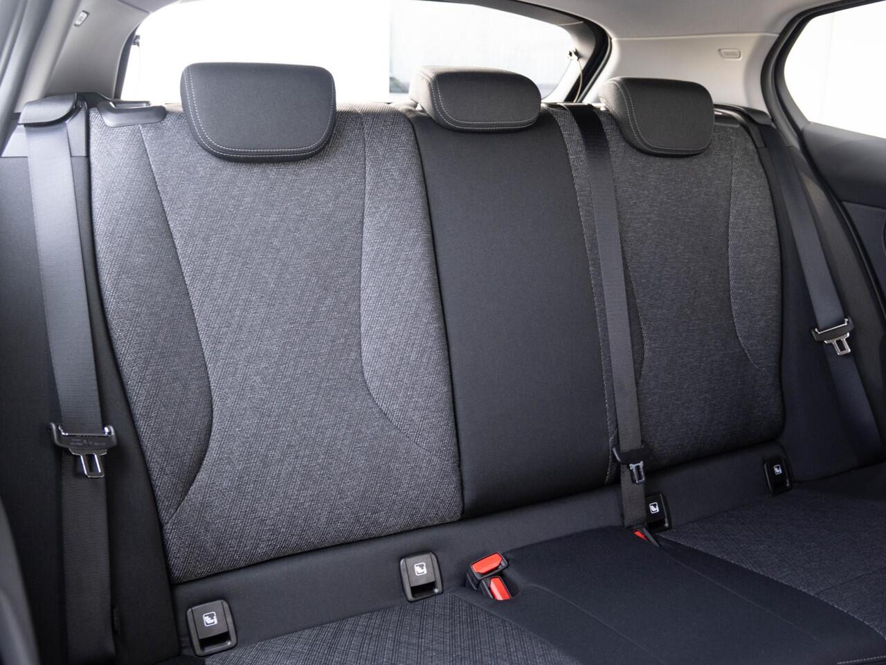 BMW 1-SERIE 5-deurs 120 M Sport Design 18'' / Voorstoelen verwarmd / Driving Assistant / Parking Assistant