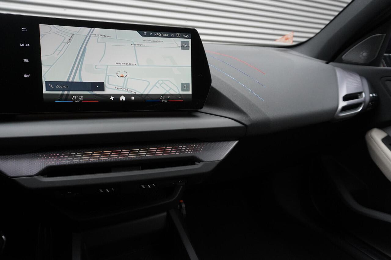 BMW 1-SERIE 5-deurs 120 M Sportpakket | Harman Kardon | Elektr. Achterklep | Draadloze Lader | Comfort Acces | Verwarmd Stuur | Verwarmde Voorstoelen