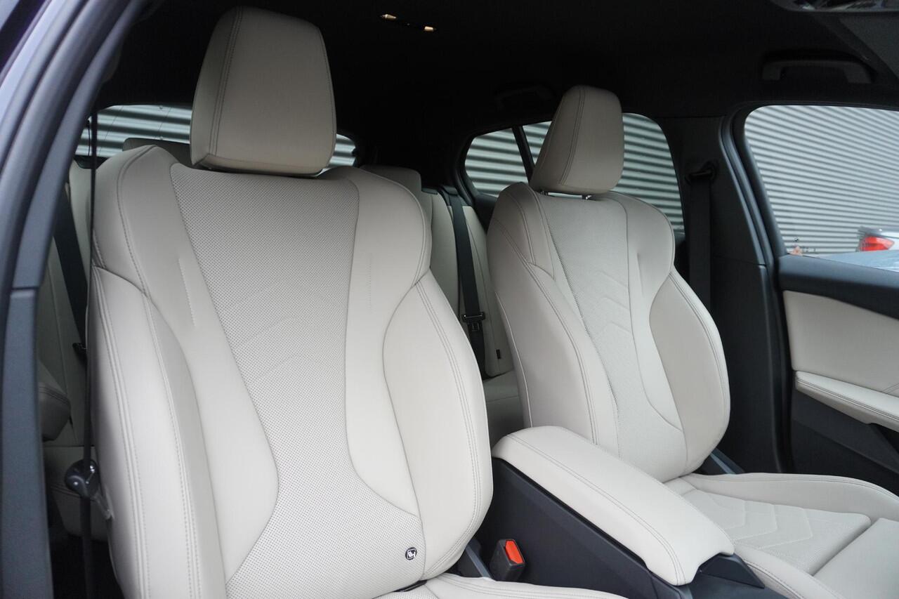 BMW 1-SERIE 5-deurs 120 M Sportpakket | Harman Kardon | Elektr. Achterklep | Draadloze Lader | Comfort Acces | Verwarmd Stuur | Verwarmde Voorstoelen