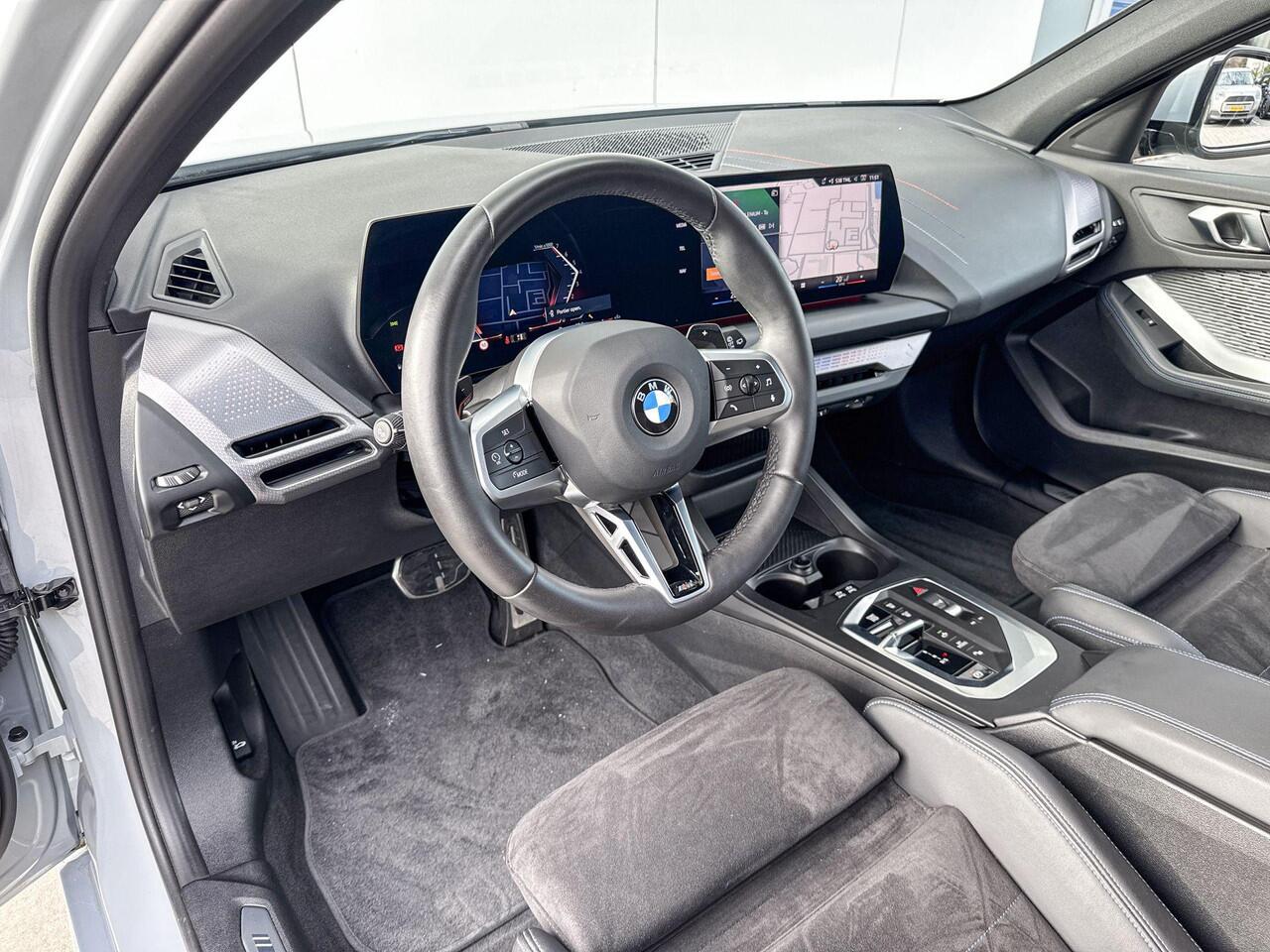 BMW 1-SERIE 120 i M-Sport Pro 19 Inch / Adaptief M Onderstel / Stoelverwarming / Driving Assistant
